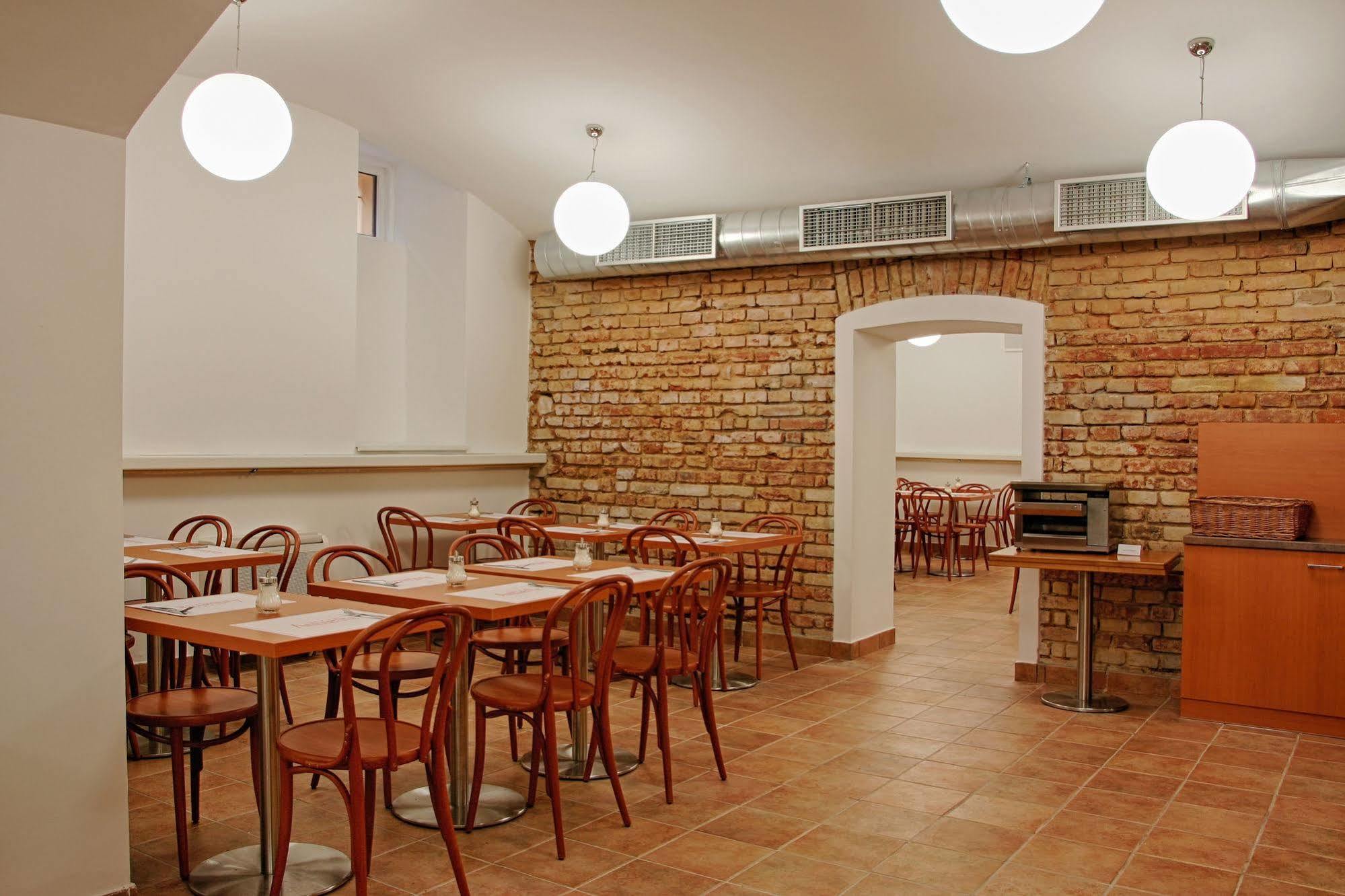 Hotel Ambiance Prague Ngoại thất bức ảnh